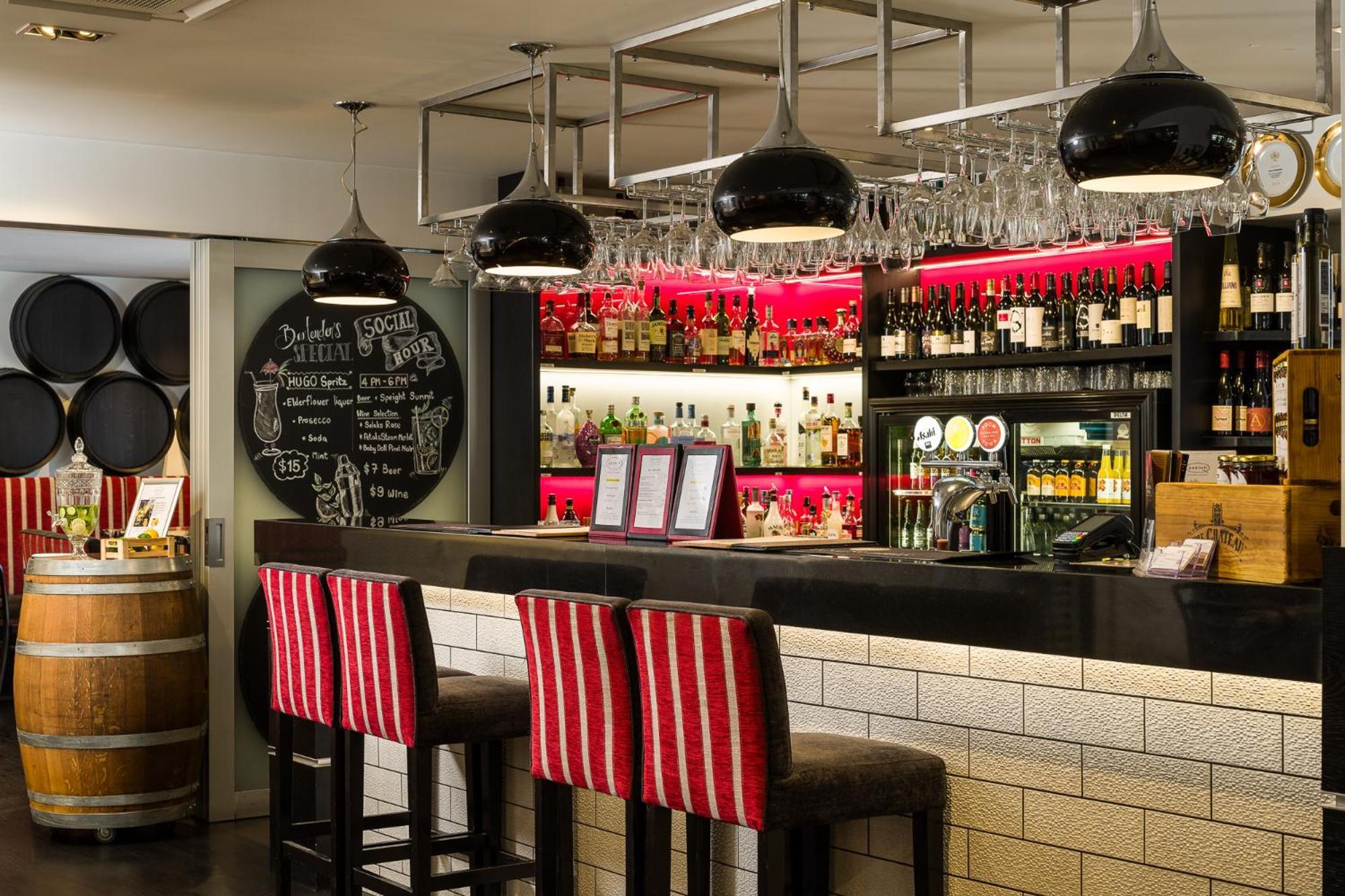 Carnmore Chateau Marlborough Blenheim Exterior foto The bar at the restaurant