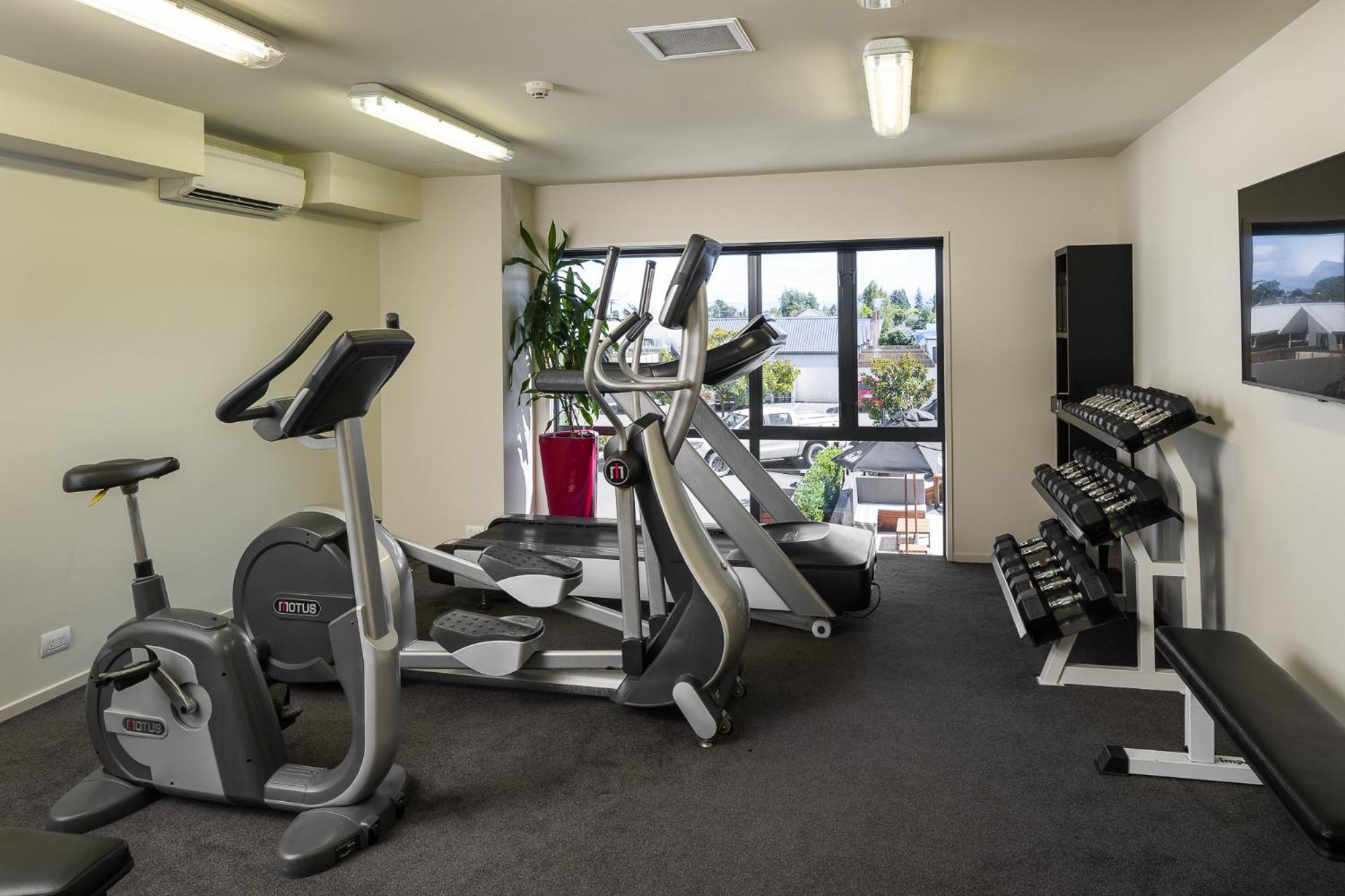 Carnmore Chateau Marlborough Blenheim Exterior foto A typical gym