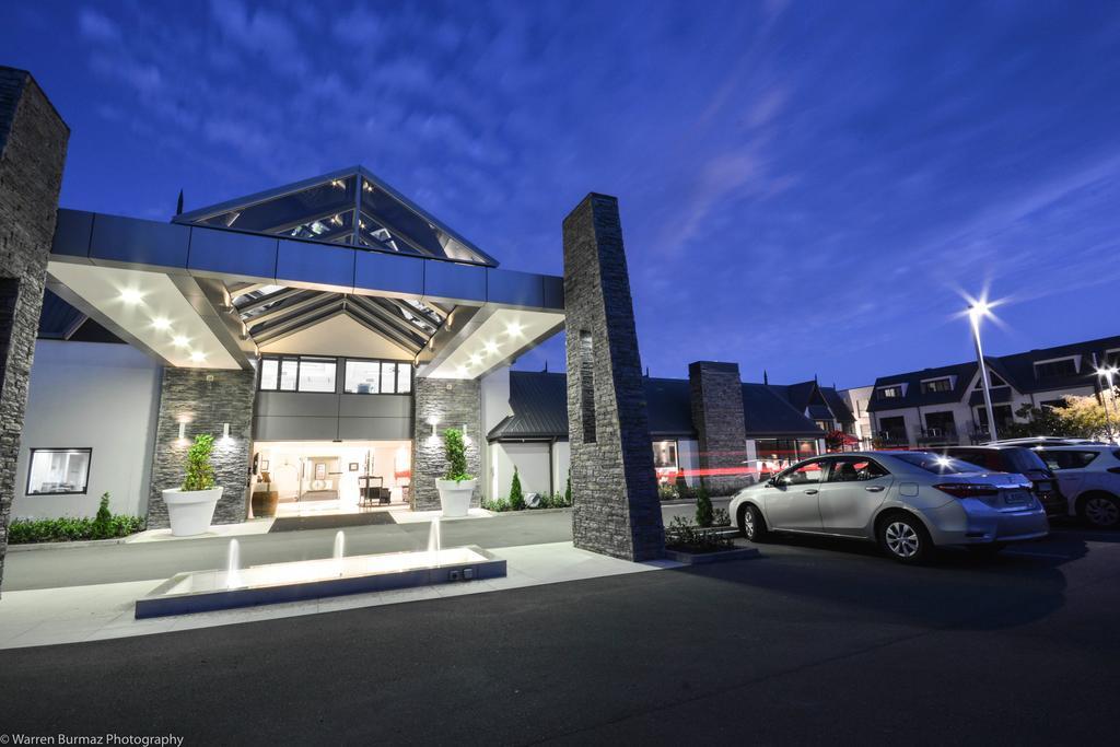 Carnmore Chateau Marlborough Blenheim Exterior foto The entrance to the hotel
